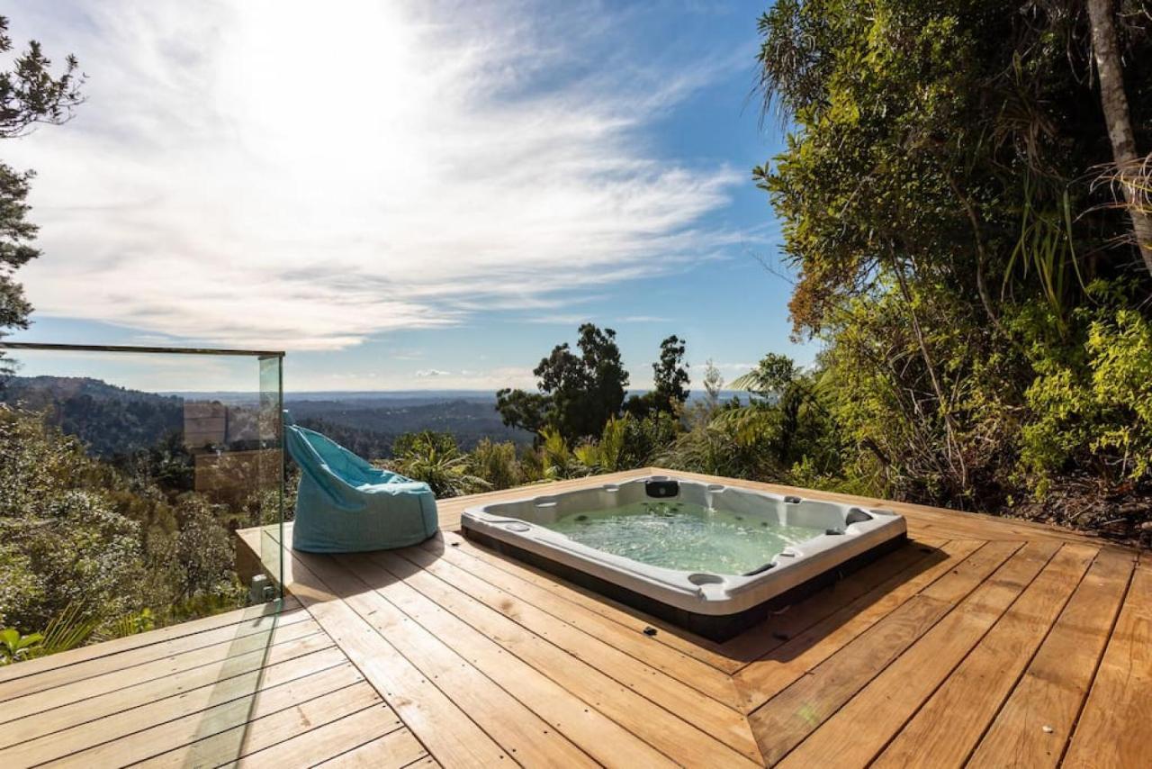 Tree-top Luxury In The Waitakere Ranges Holiday home *