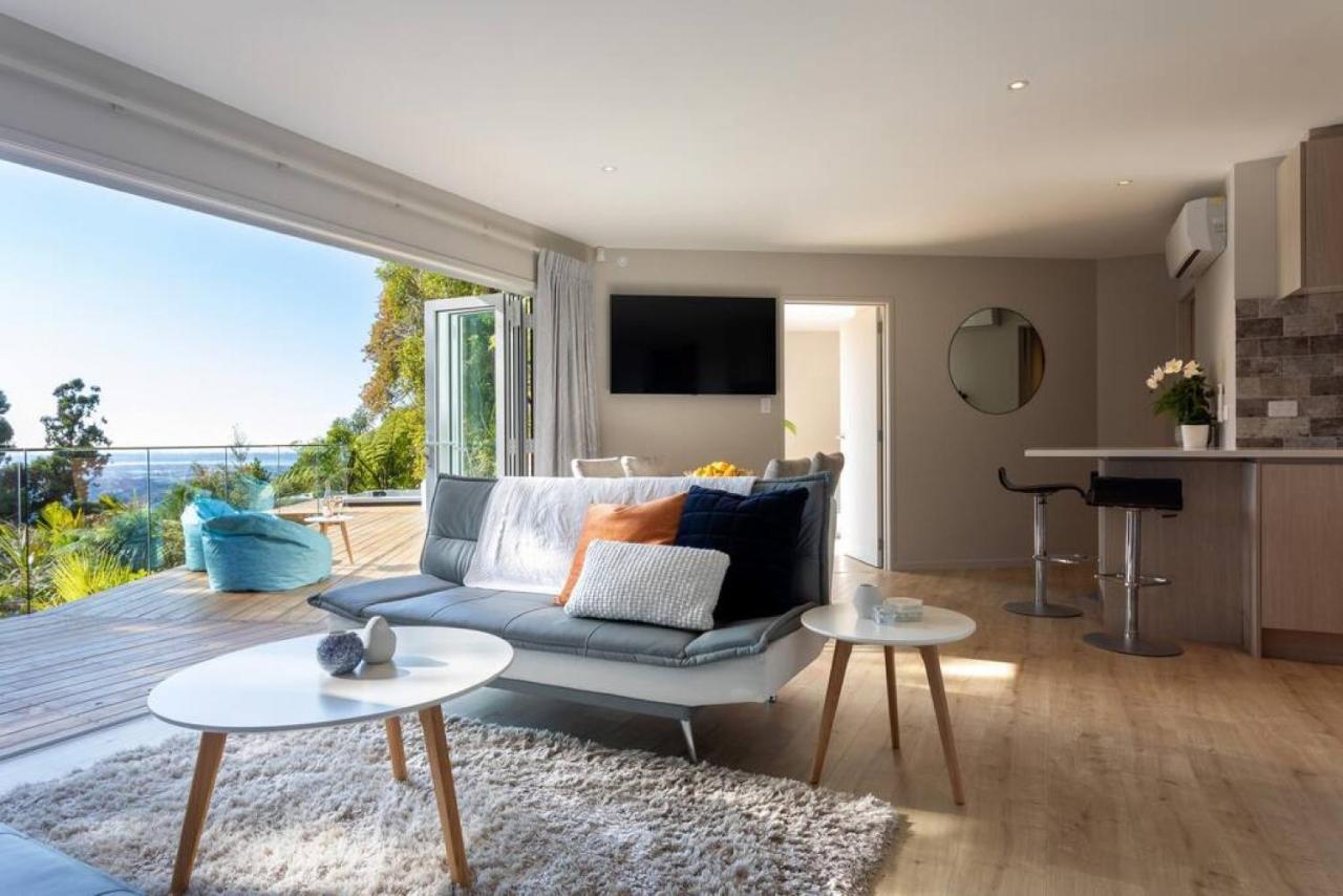 Tree-top Luxury In The Waitakere Ranges