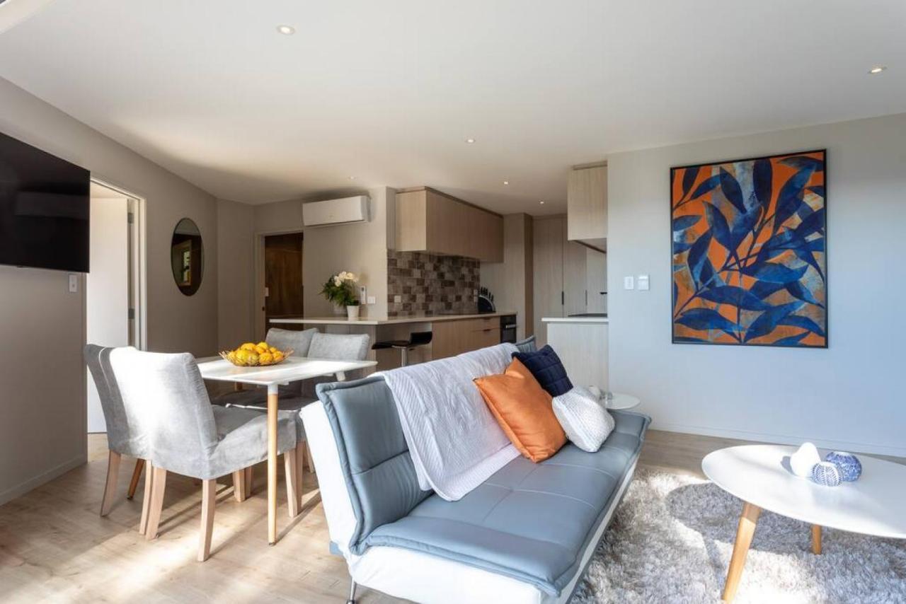 Tree-top Luxury In The Waitakere Ranges Auckland
