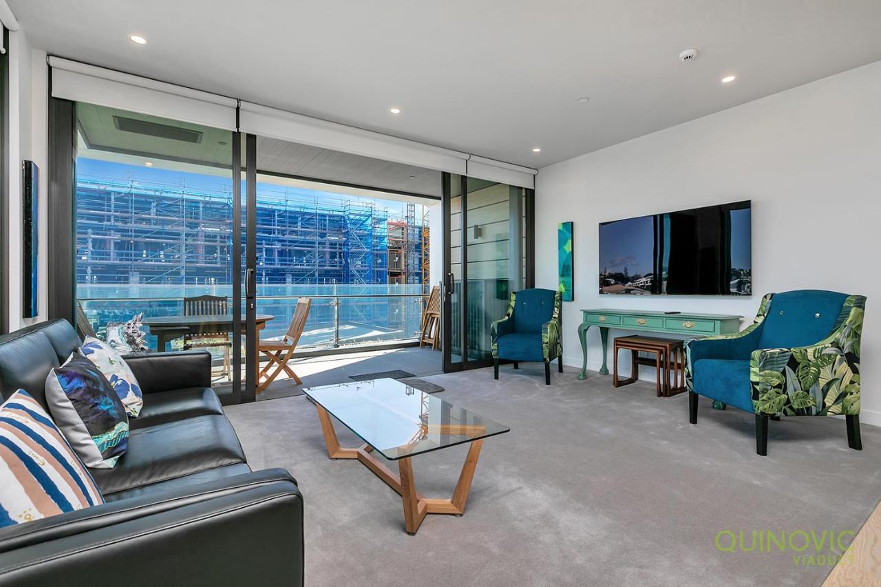 Qv Brand New Luxury With Tandem Carpark - 975 *