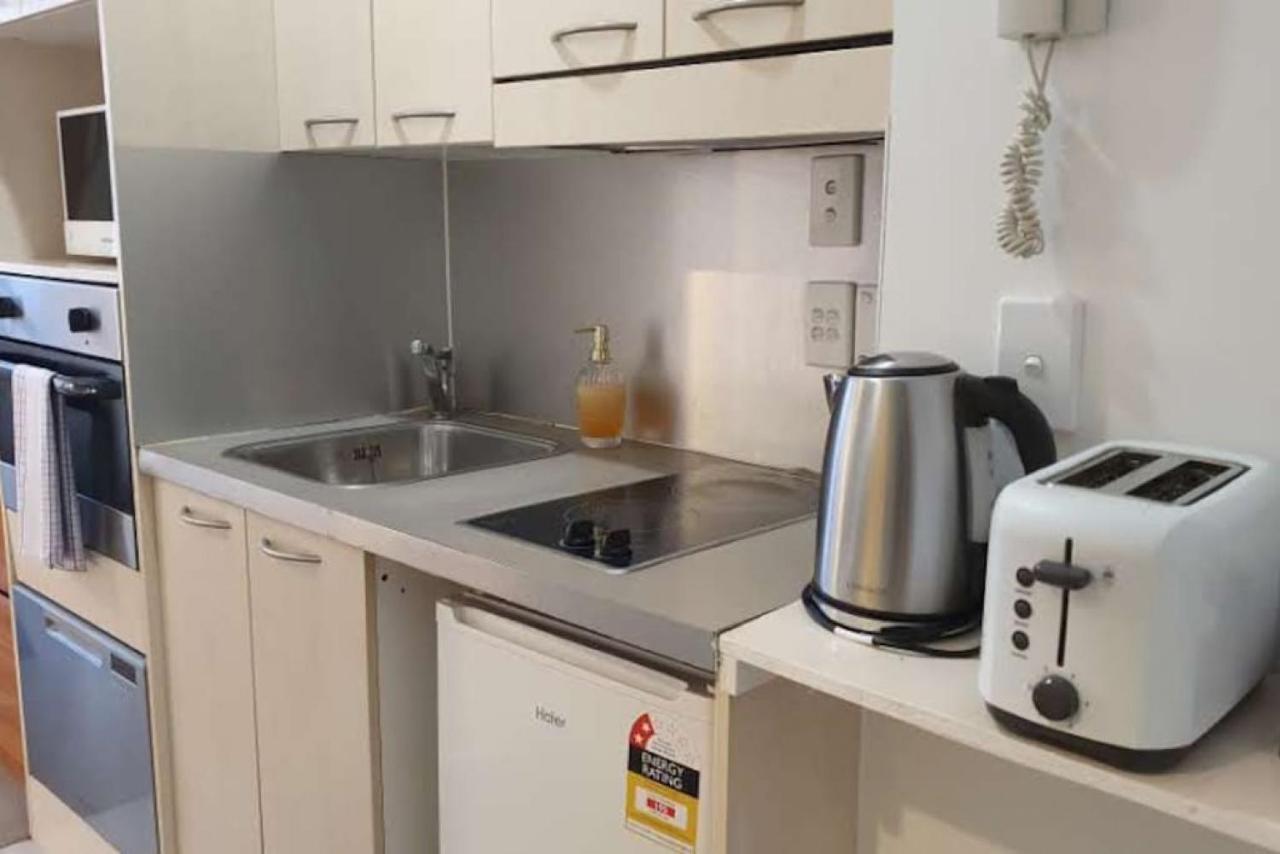 Den Studio With Wi-fi And Kitchen Apartment Auckland