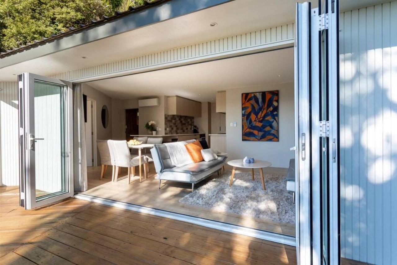 Tree-top Luxury In The Waitakere Ranges Auckland
