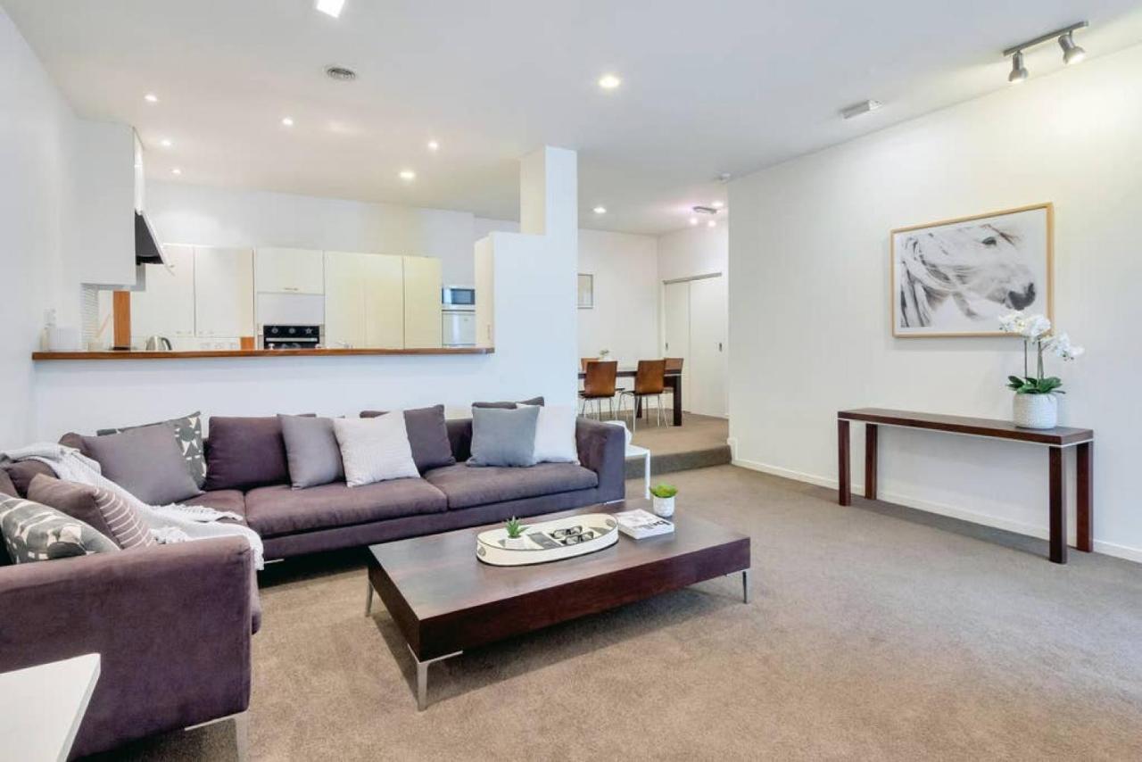Spacious 2br Near Westfield Newmarket