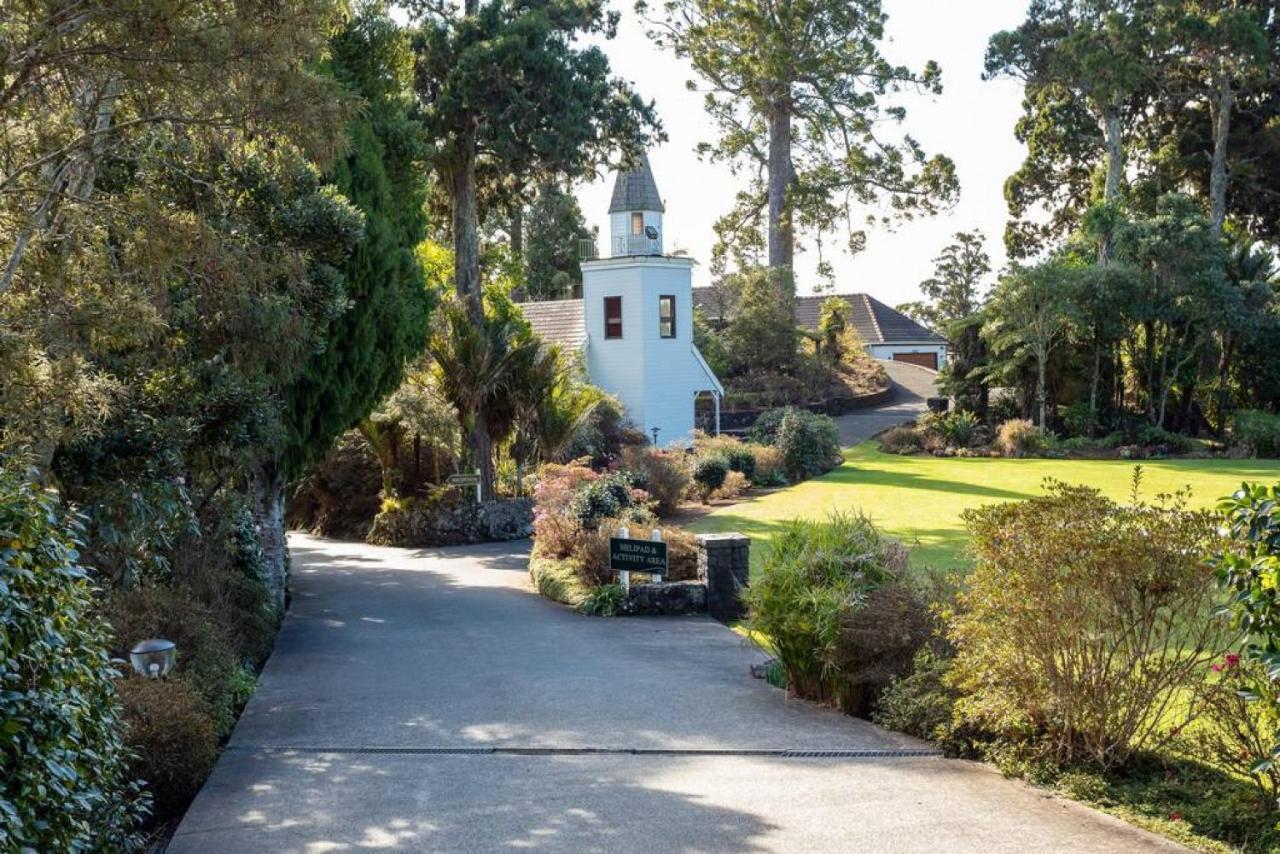 Tree-top Luxury In The Waitakere Ranges * Auckland