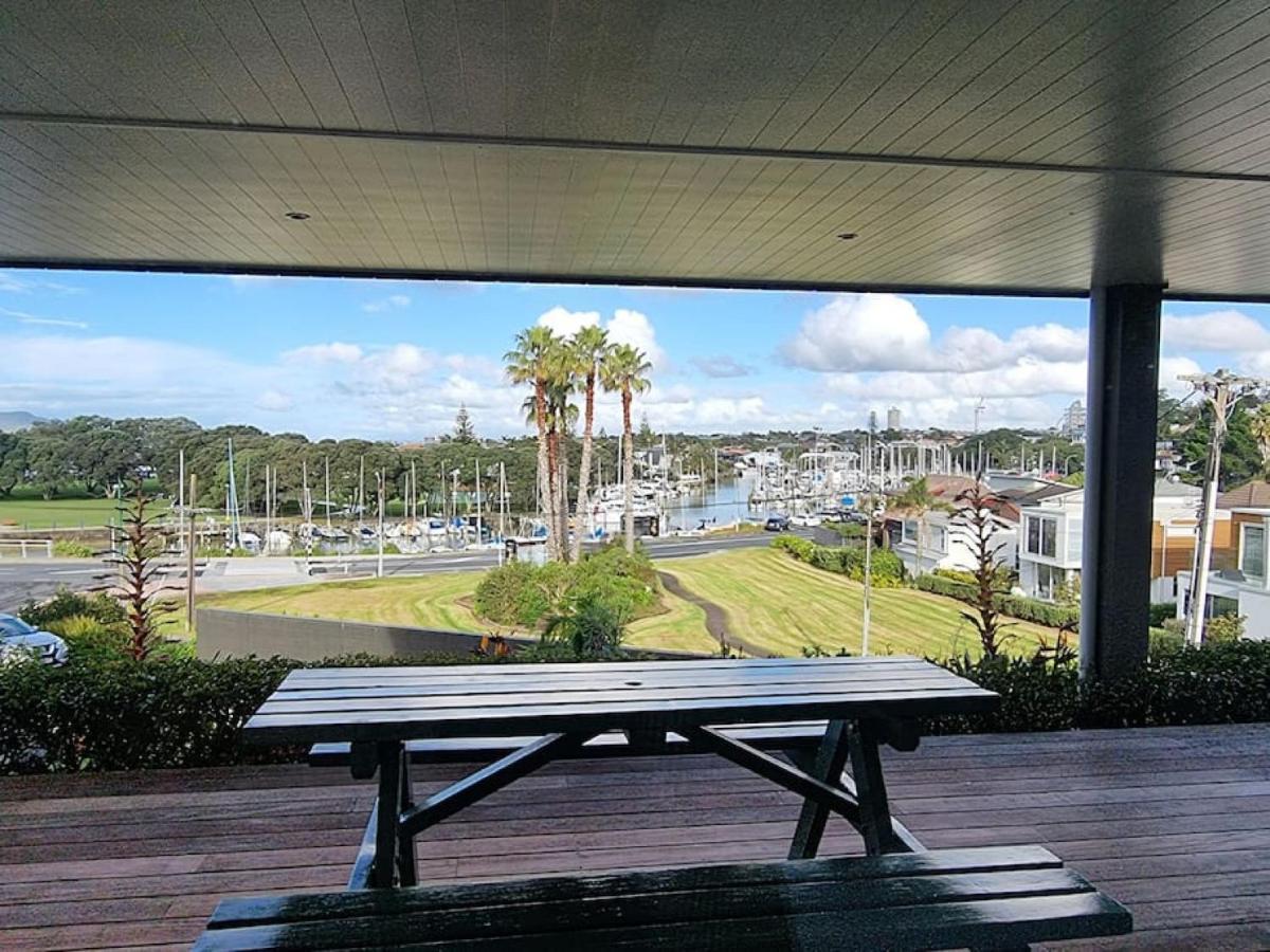 Fabulous Castor Bay 1 Bedroom With Views And Skytv Apartment Auckland