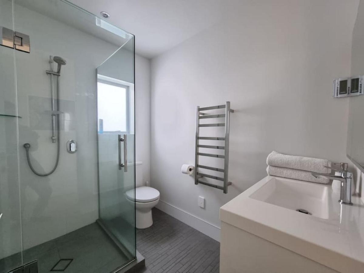 Fabulous Castor Bay 1 Bedroom With Views And Skytv Apartment *