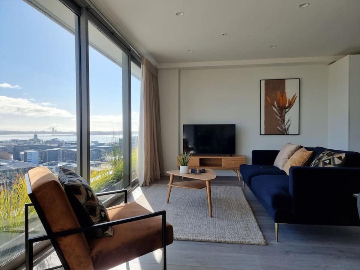 Union W Stunning Views - Free Parking Apartment