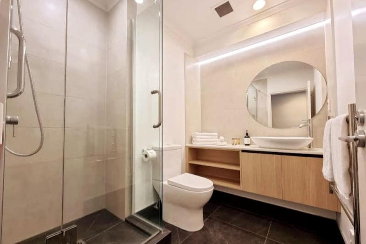 Metroview In Cbd With Air-con, Pool And Gym Apartment