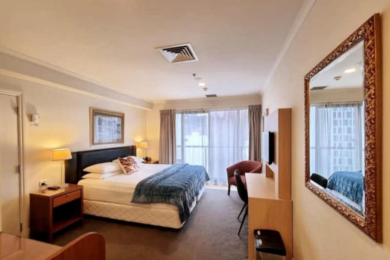 Metroview In Cbd With Air-con, Pool And Gym Apartment *