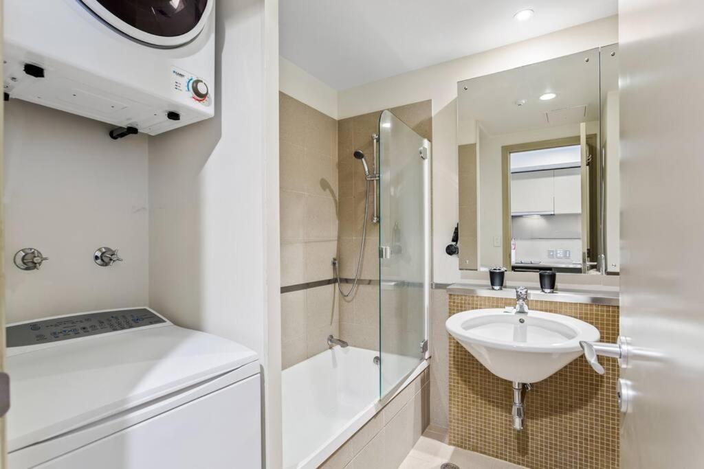 Apartment Beautiful In The Viaduct With Free Carpark! *