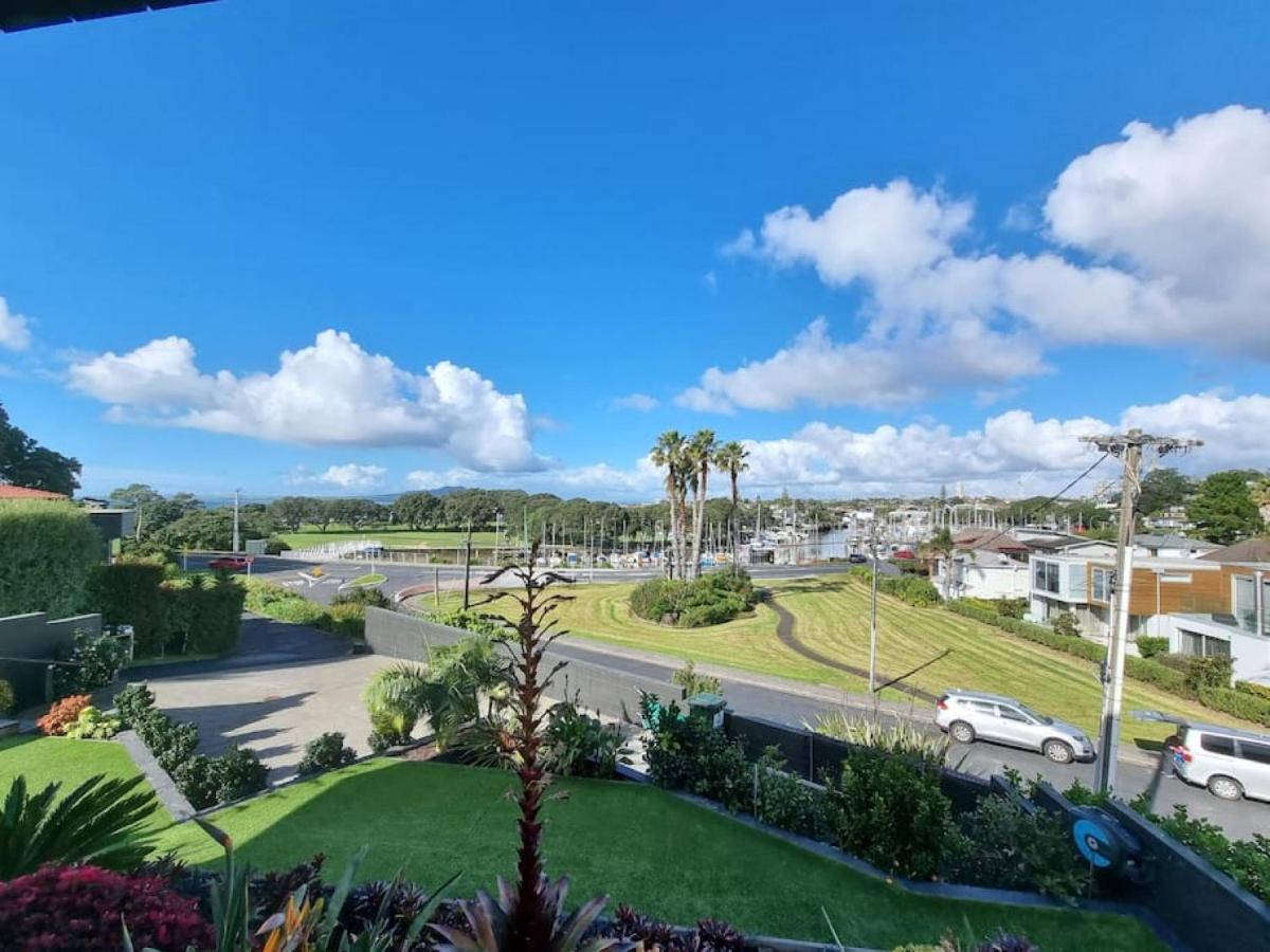 Fabulous Castor Bay 1 Bedroom With Views And Skytv Apartment Auckland