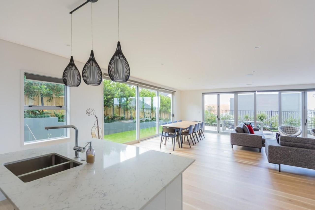 Spacious High Spec Executive Garage! * Auckland
