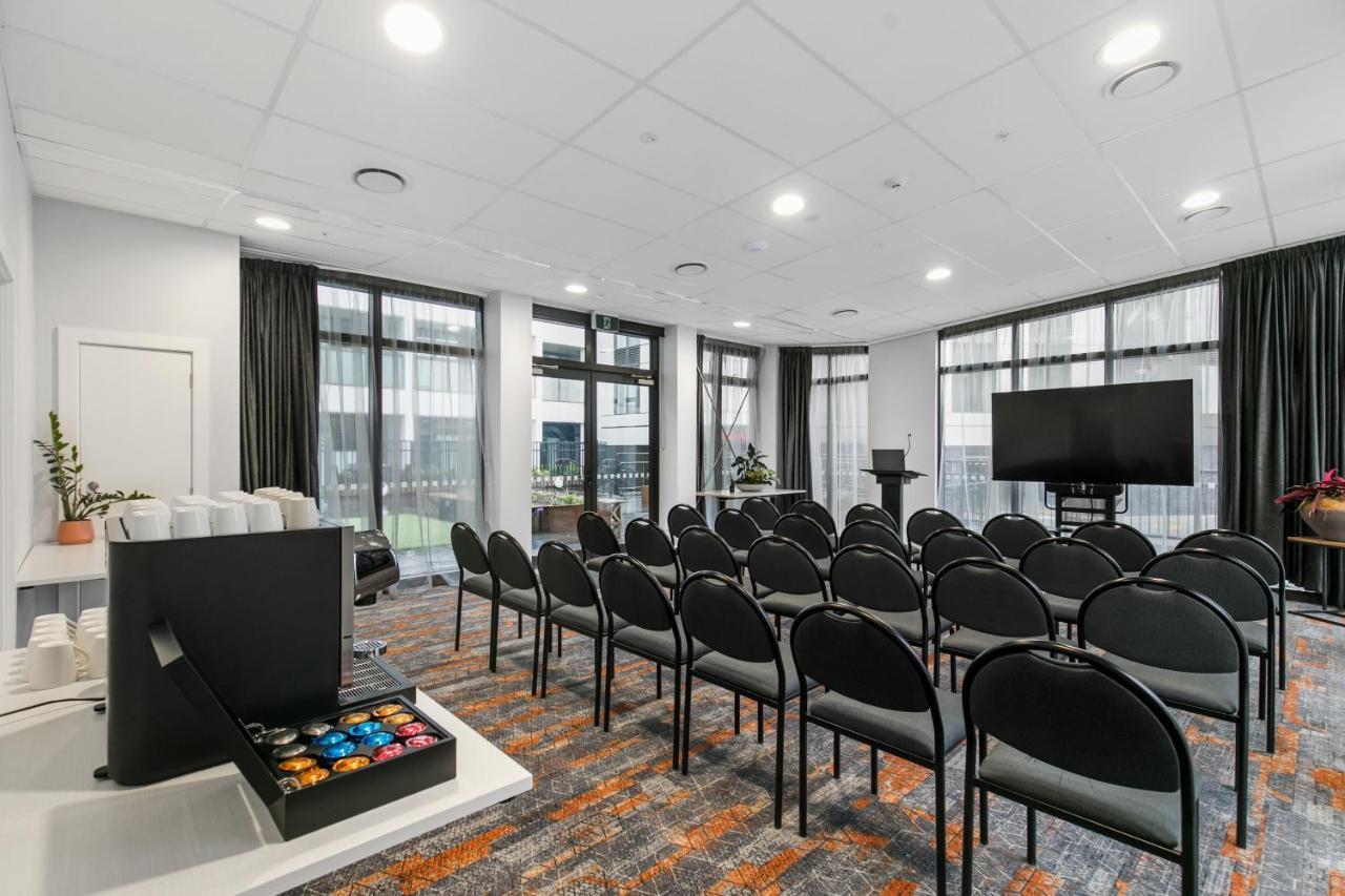 Ramada By Wyndham Newmarket Hotel