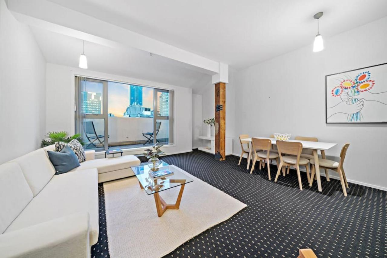 Apartment Chic And Spacious Cbd Loft - 2 Beds City Views