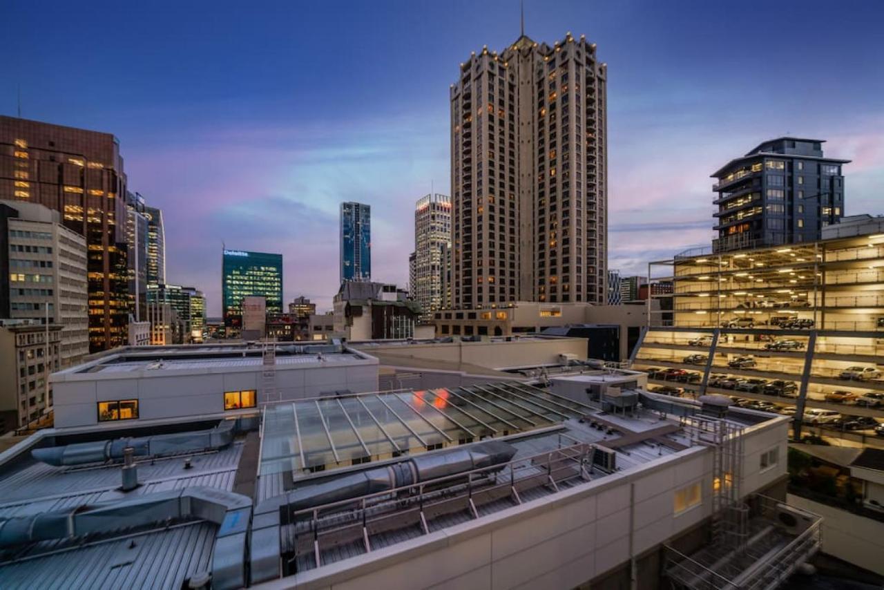 Apartment Chic And Spacious Cbd Loft - 2 Beds City Views *