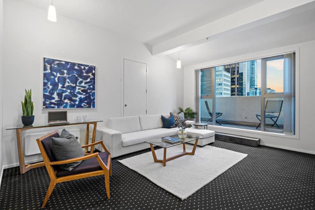 Chic And Spacious Cbd Loft - 2 Beds City Views *