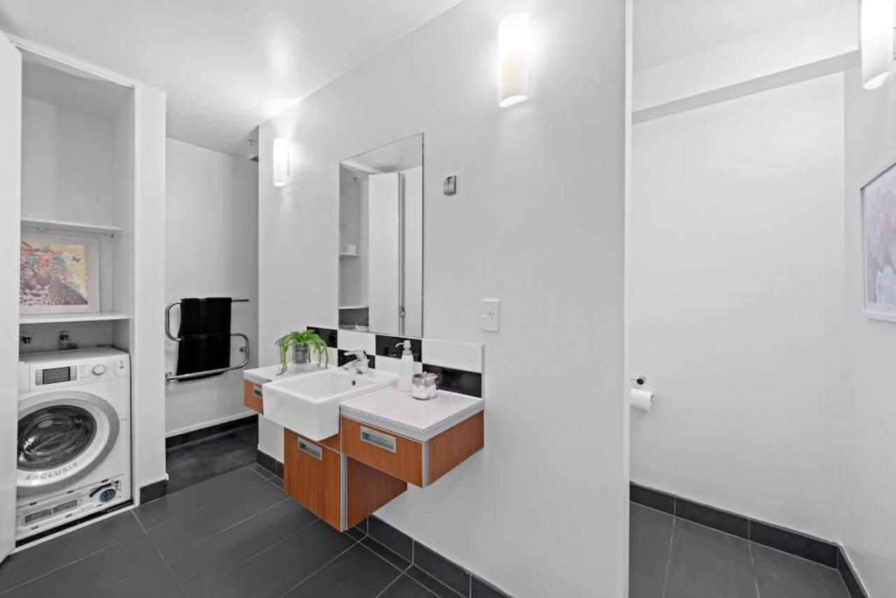 Chic And Spacious Cbd Loft - 2 Beds City Views Auckland