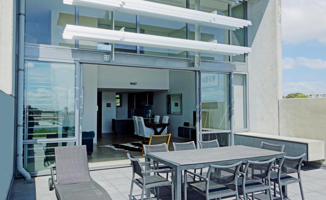 Apartment City Fringe With Sky Tower And City Views Auckland