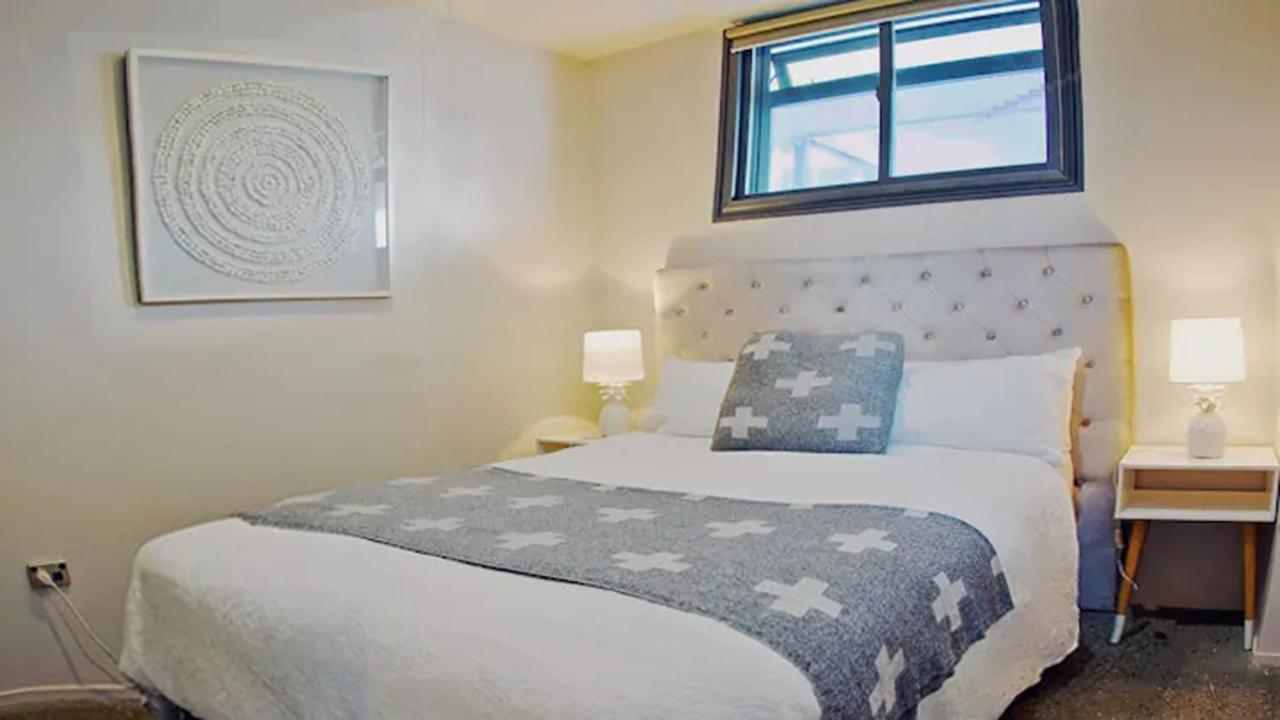 City Fringe With Sky Tower And City Views Apartment Auckland