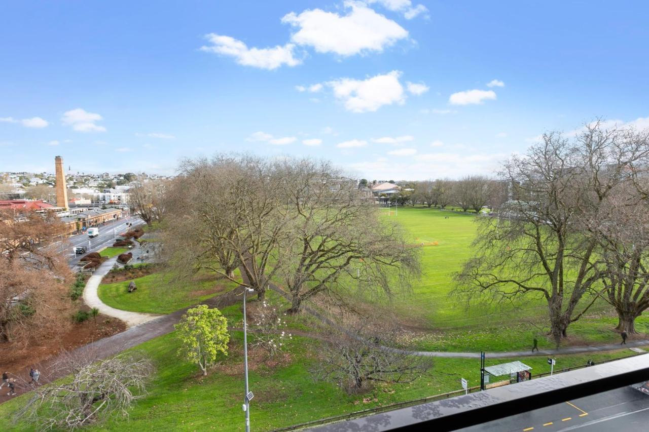 Luxury Comfort With Lush Park Views & Free Carpark