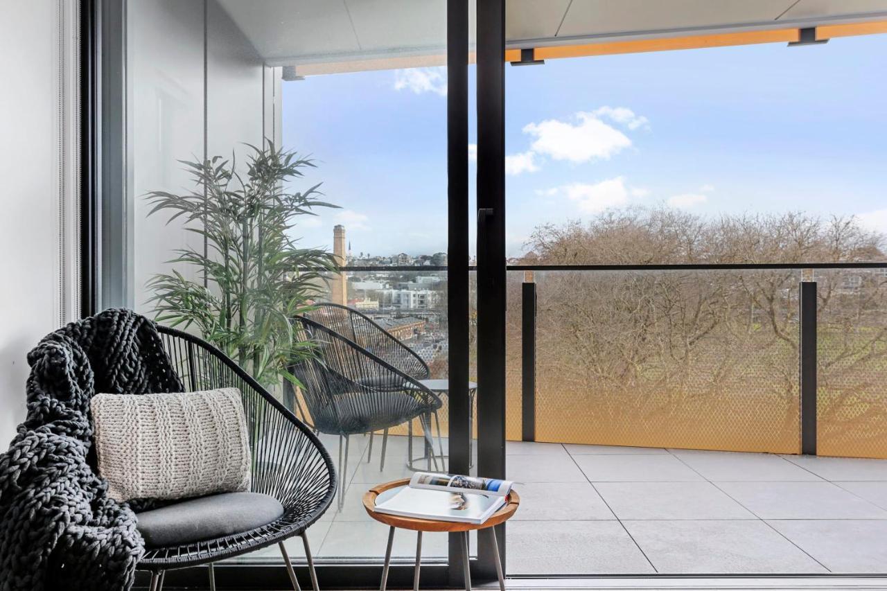 Apartment Luxury Comfort With Lush Park Views & Free Carpark *