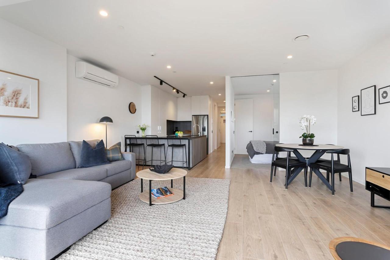 Luxury Comfort With Lush Park Views & Free Carpark Apartment