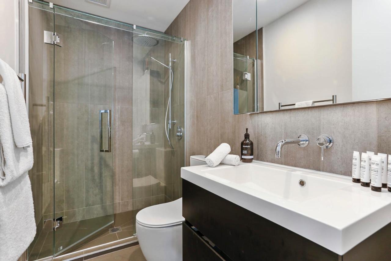 Apartment Luxury Comfort With Lush Park Views & Free Carpark *