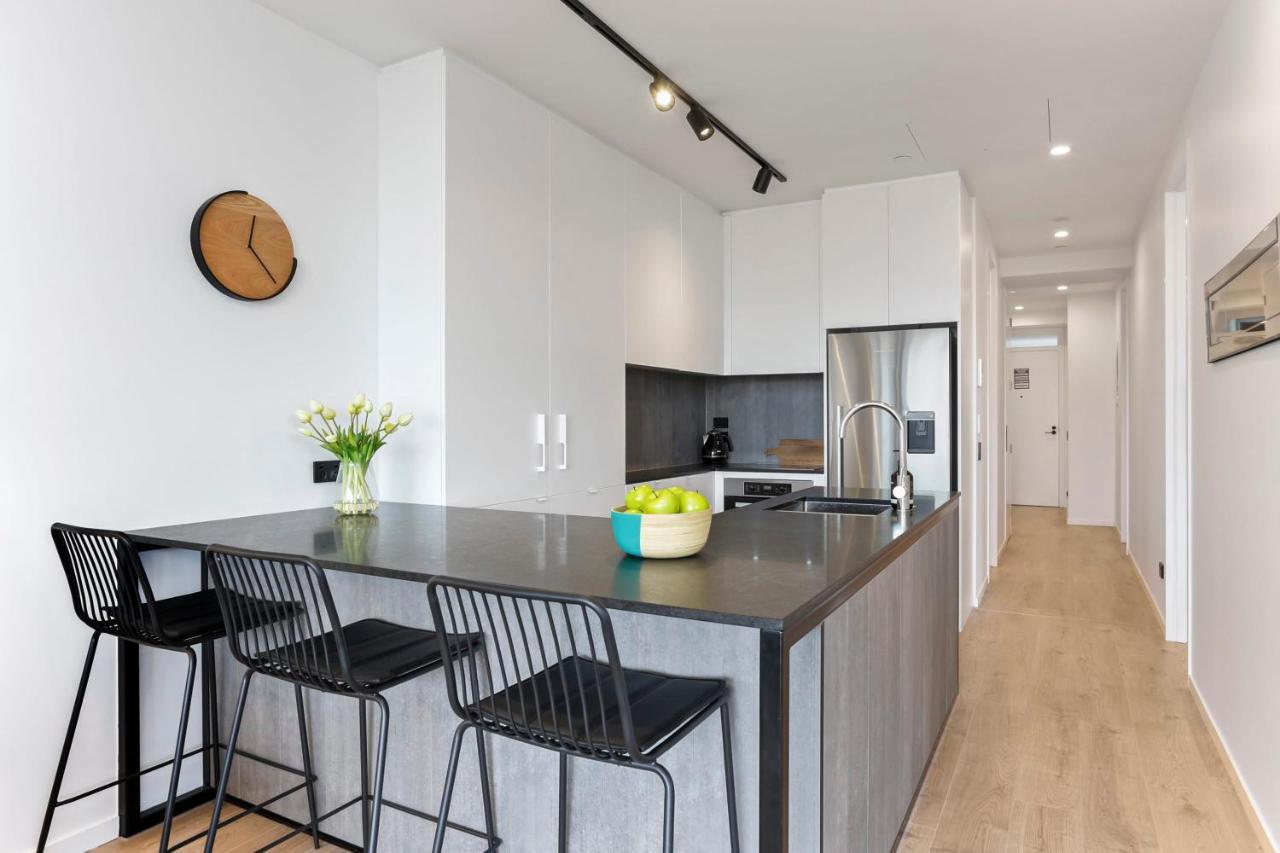 Luxury Comfort With Lush Park Views & Free Carpark Apartment *