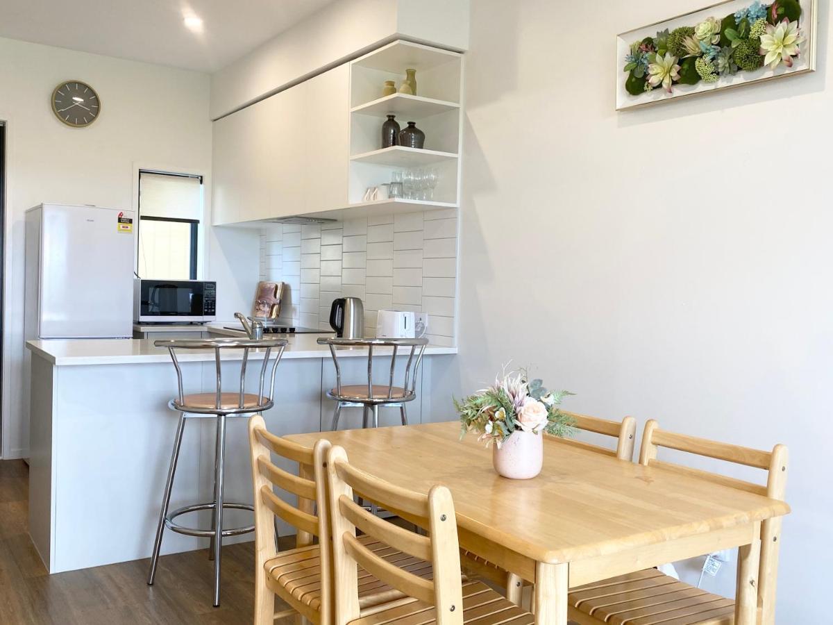 Stunning Townhouse - Walking To Botany Shopping Center Apartment *