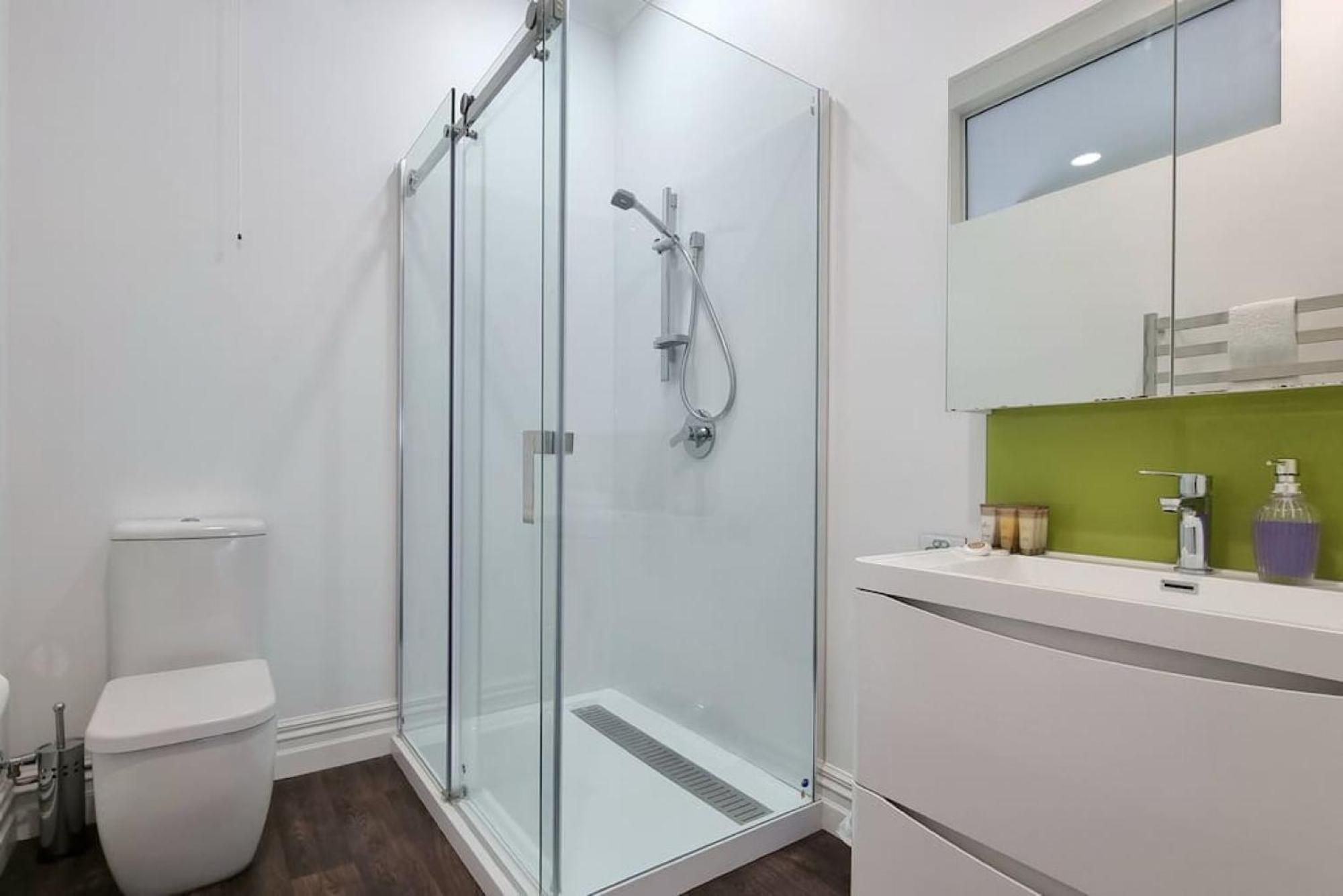 5-bedroom With Free Parking Holiday home *
