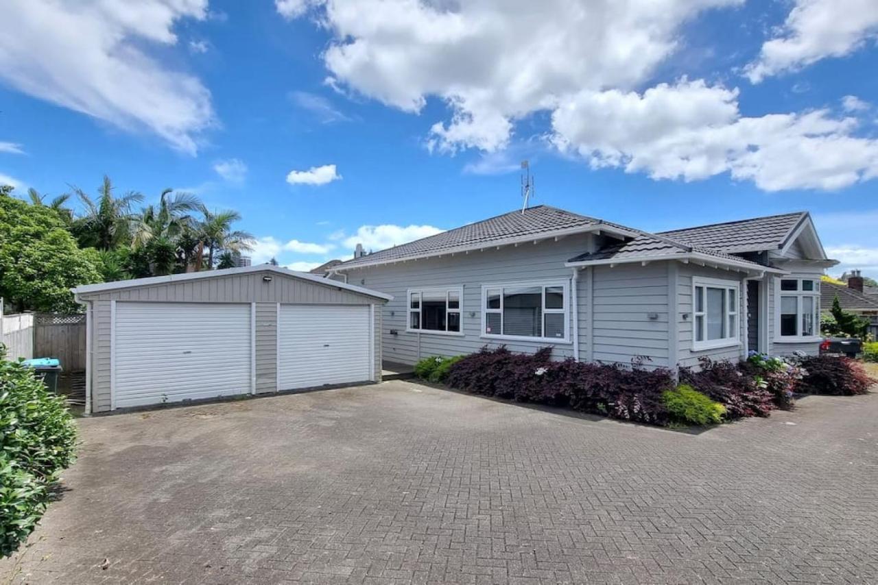 5-bedroom With Free Parking