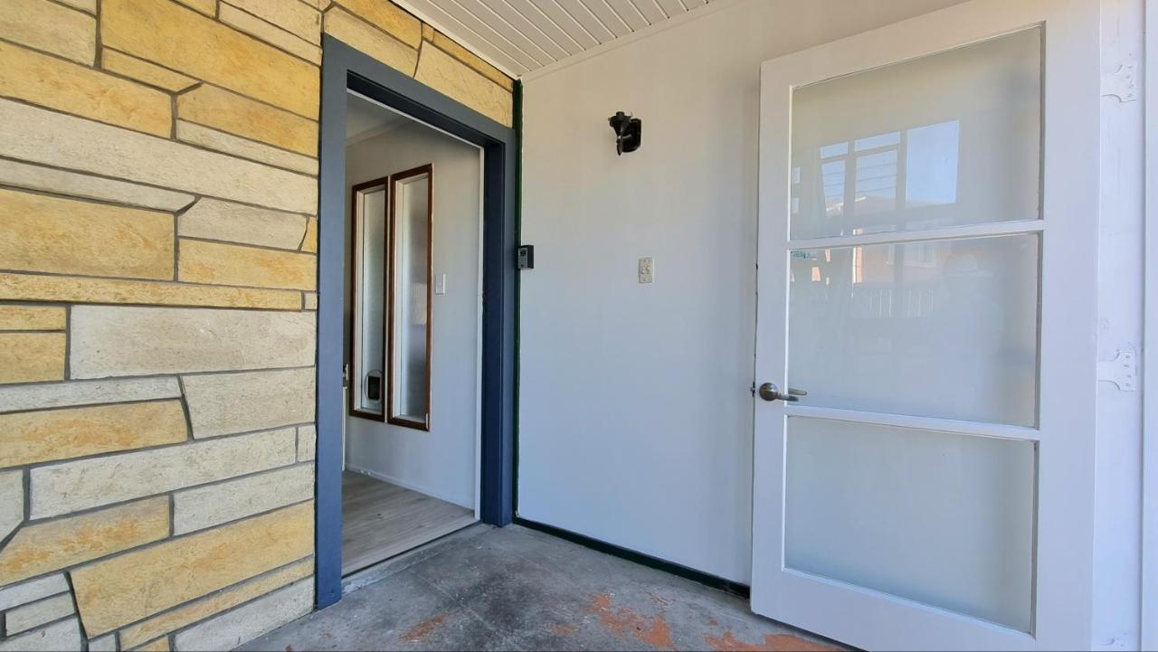 Lovely 2 - Bedroom Unit With Free Parking * Auckland