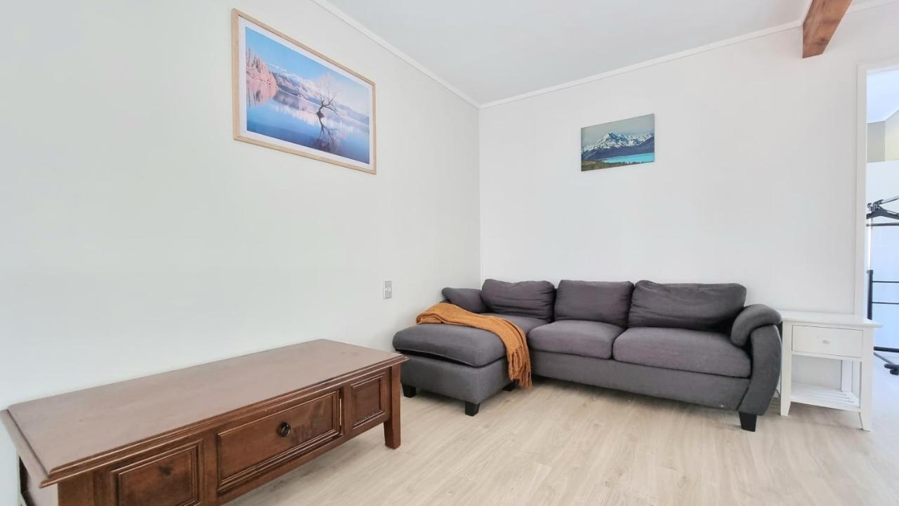 Lovely 2 - Bedroom Unit With Free Parking