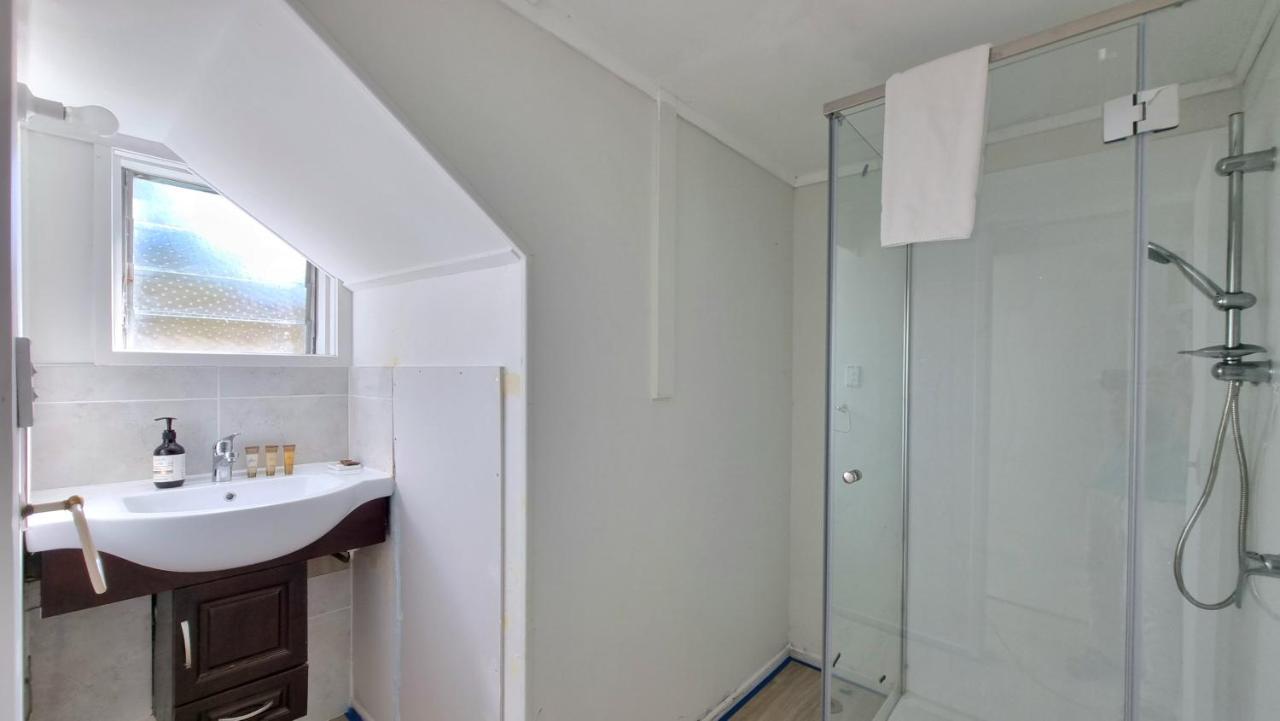 Apartment Lovely 2 - Bedroom Unit With Free Parking *