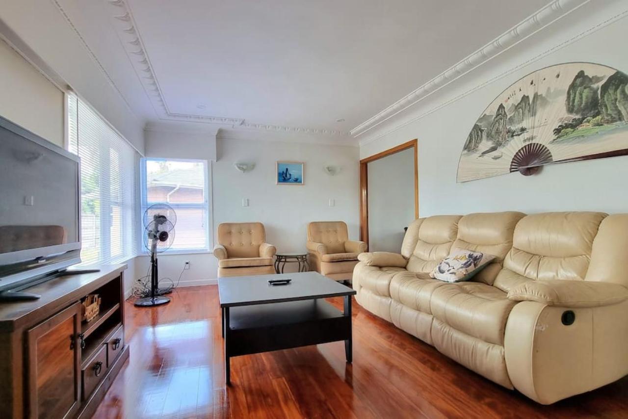 Family Gem In Hillsborough With Free Parking