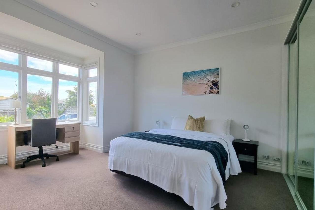 5-bedroom With Free Parking * Auckland