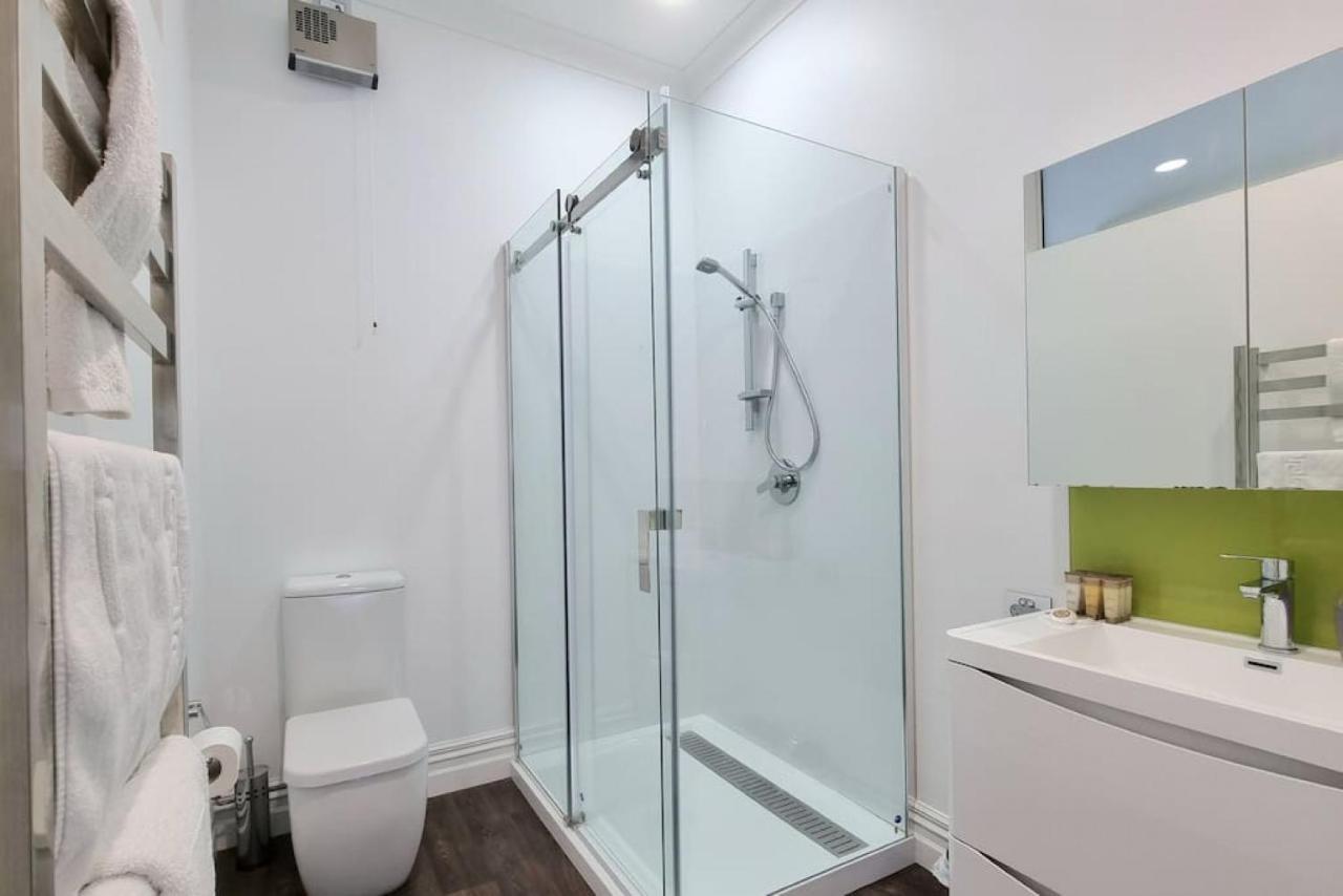 5-bedroom With Free Parking Holiday home