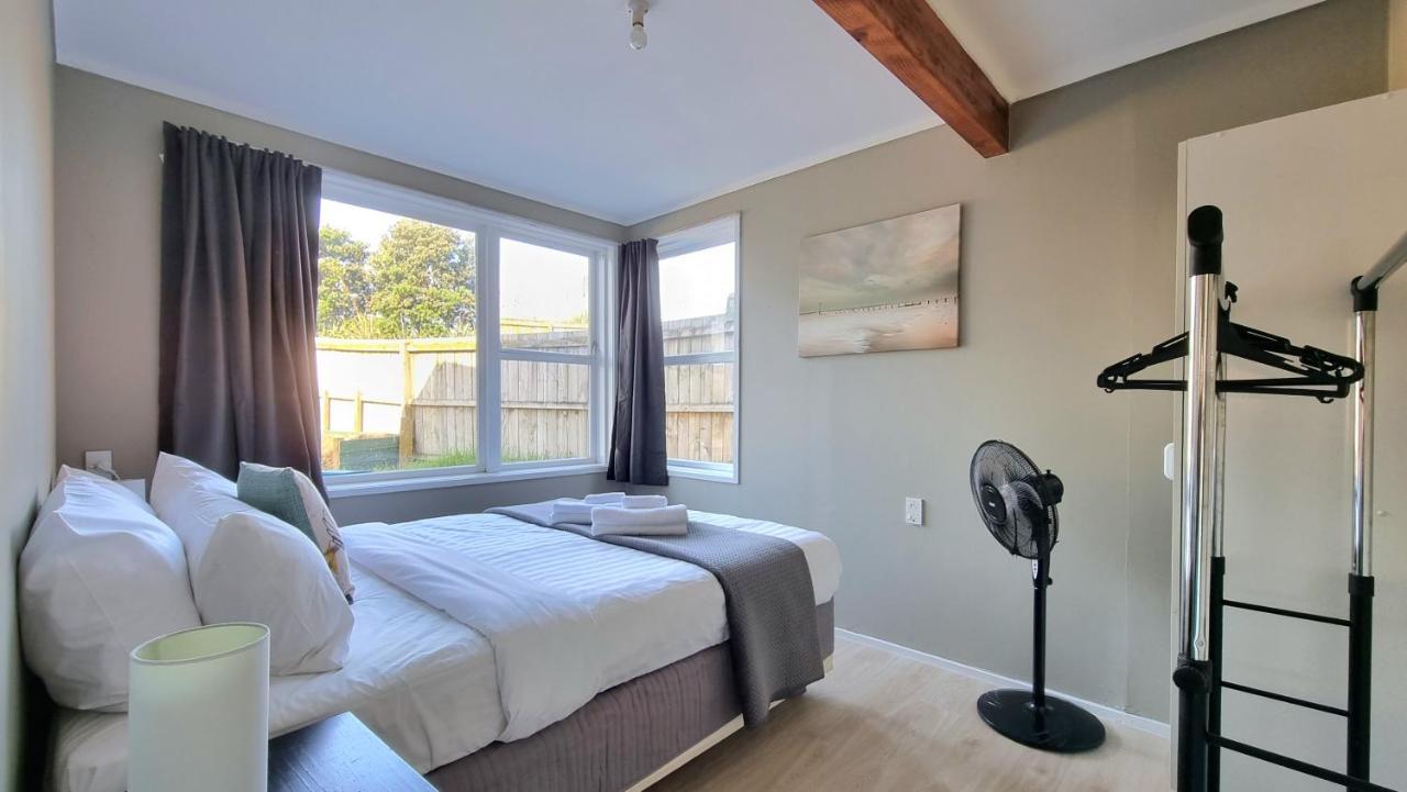 Lovely 2 - Bedroom Unit With Free Parking Apartment Auckland