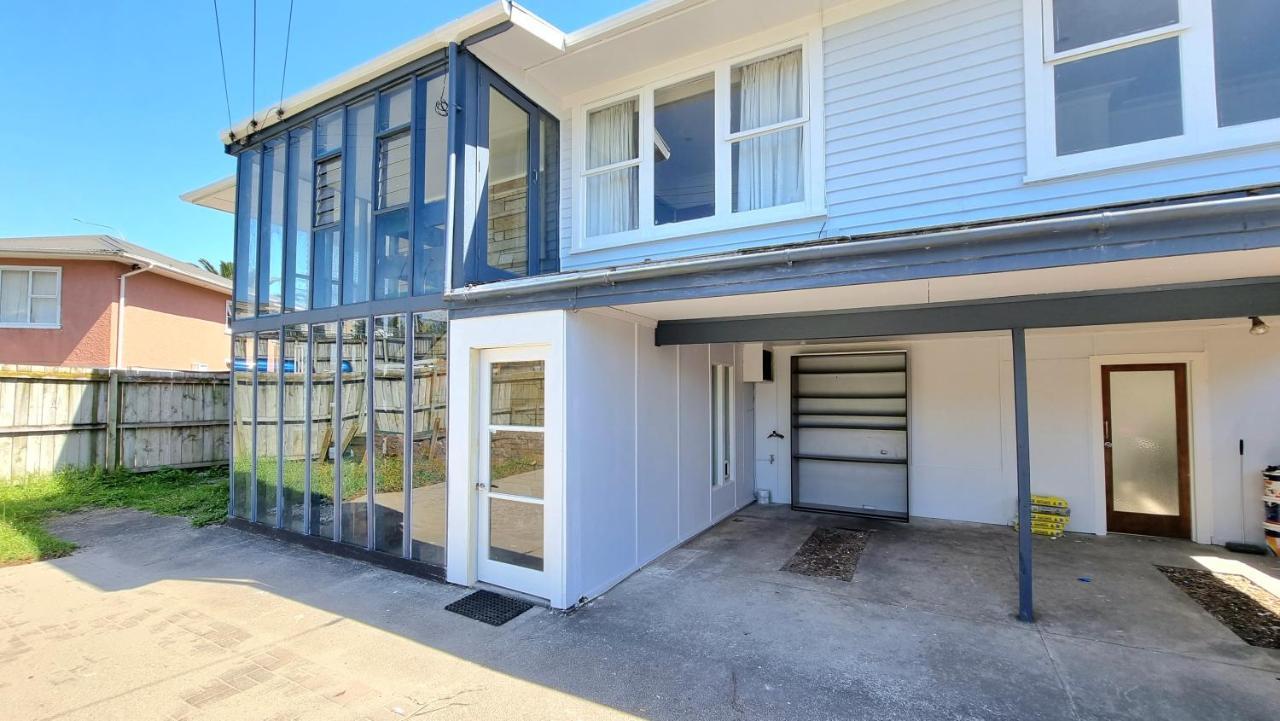 Lovely 2 - Bedroom Unit With Free Parking
