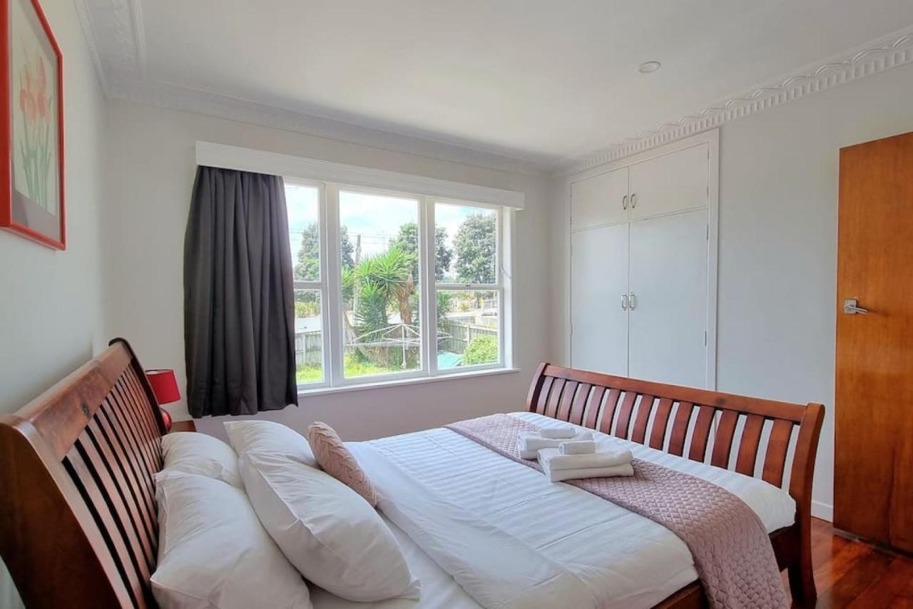 Family Gem In Hillsborough With Free Parking Auckland