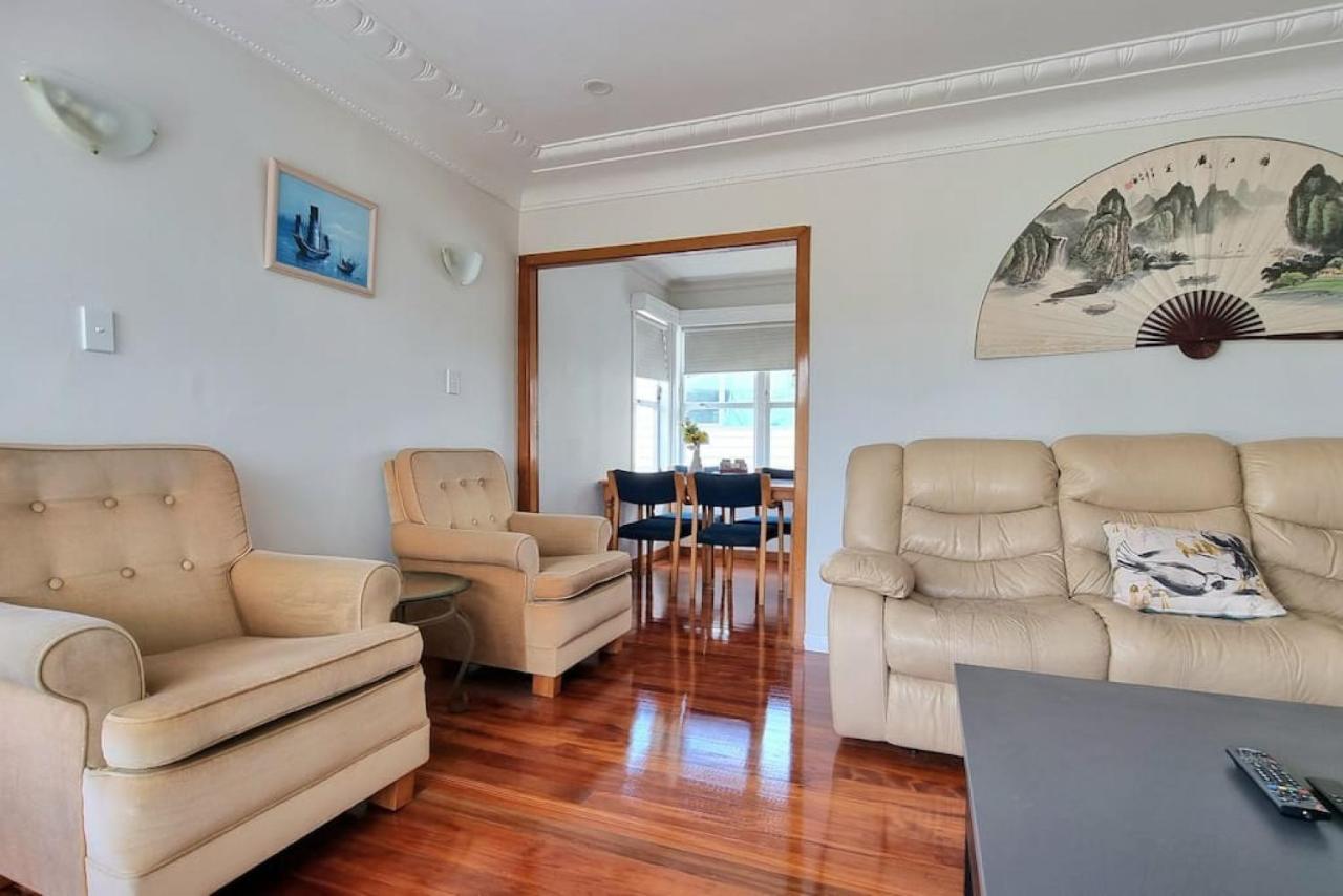 Family Gem In Hillsborough With Free Parking Auckland