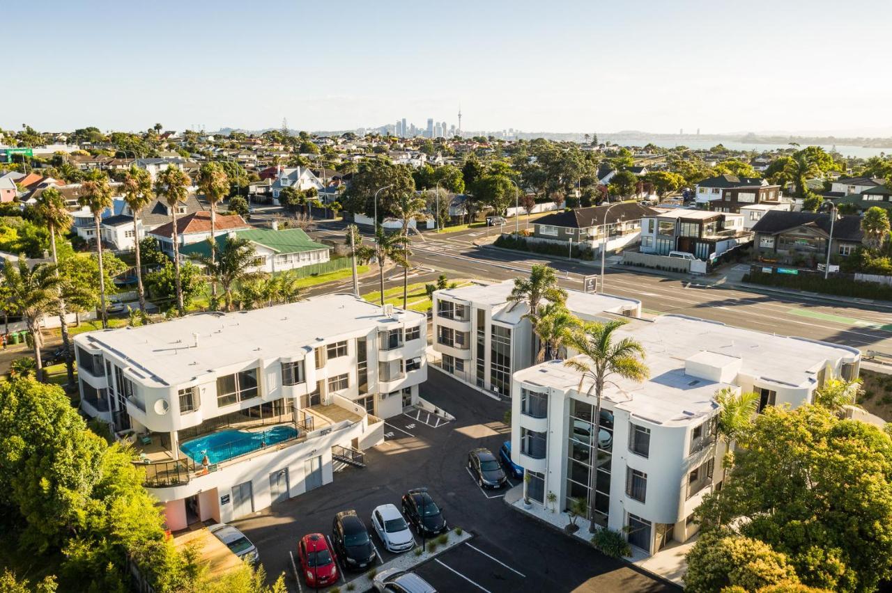 Carnmore Takapuna 4*