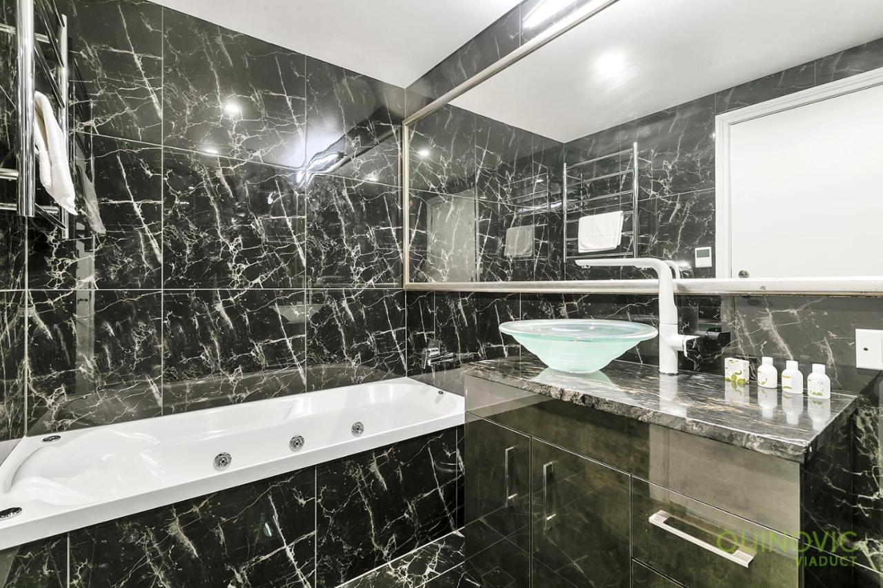 Apartment Qv Heart Of Stunning View With Parking - 1015