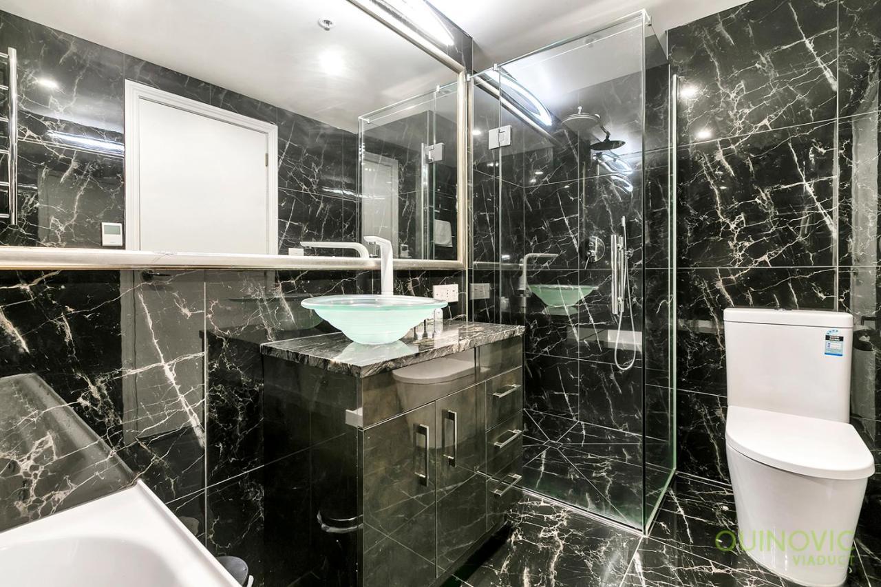 Qv Heart Of Stunning View With Parking - 1015 Apartment