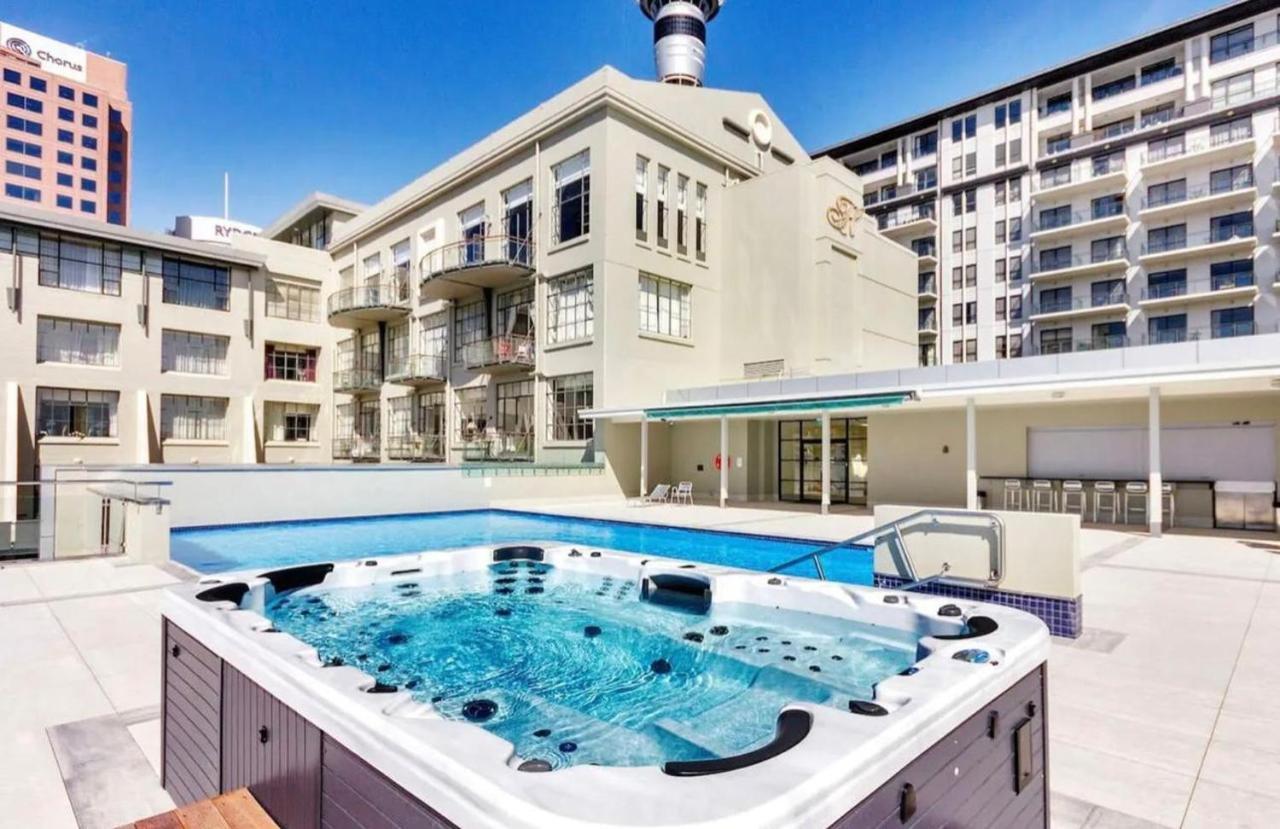 Luxury Edifice Apartment *