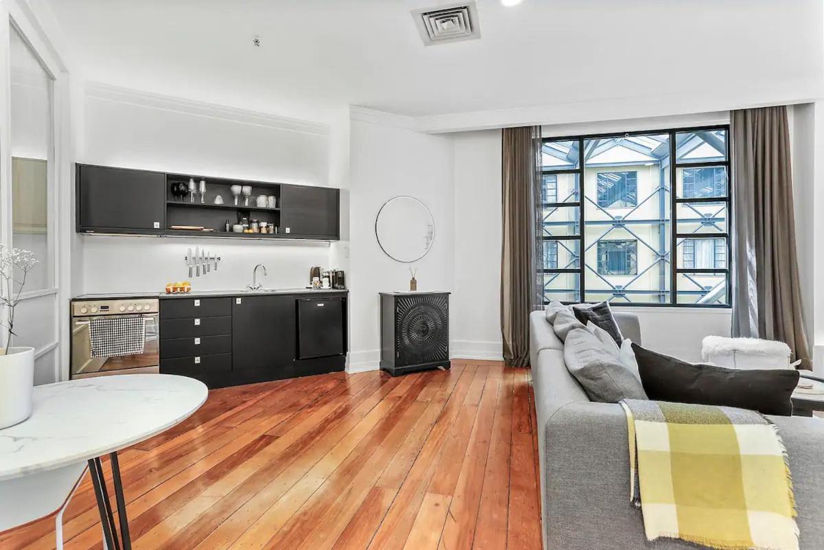Sophistication Stay-cation With A Roof Pool! Apartment