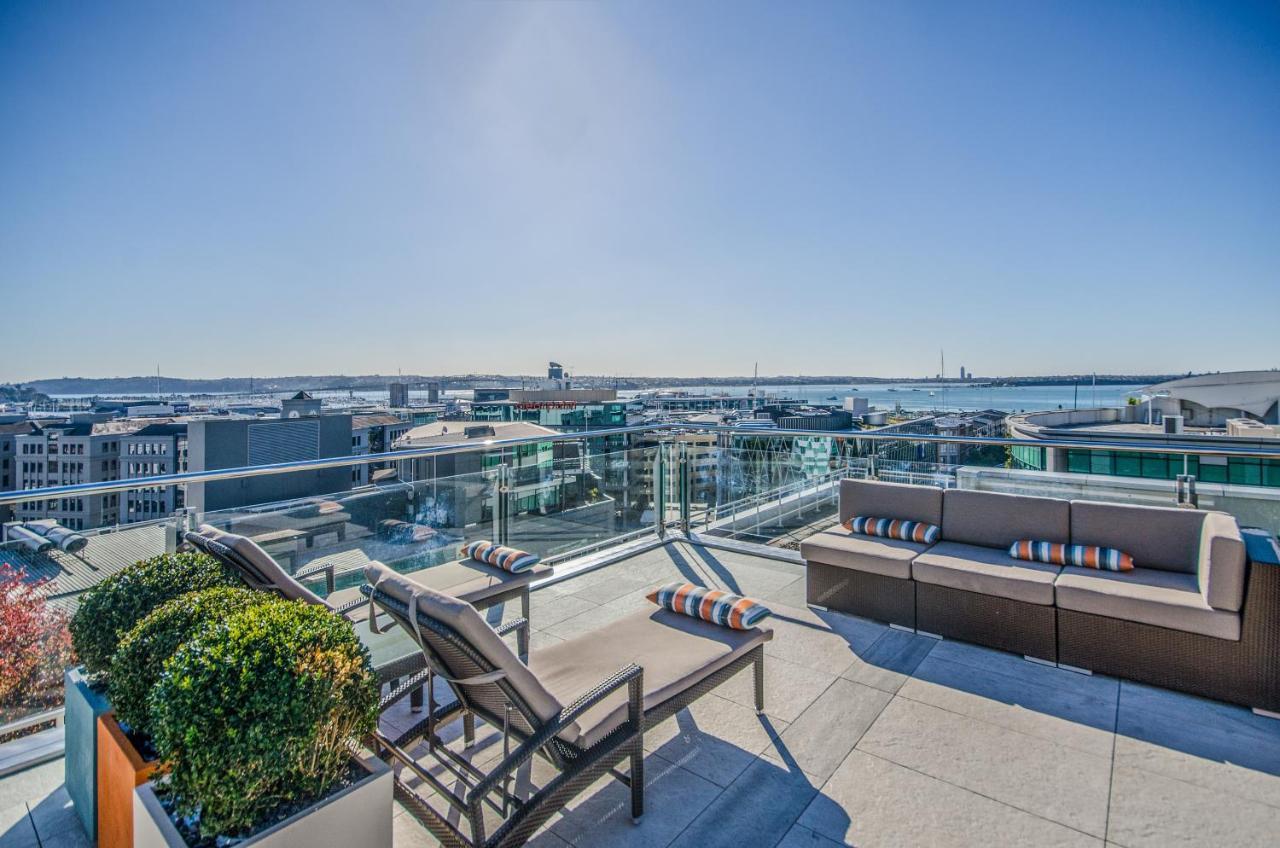Sophistication Stay-cation With A Roof Pool! Apartment