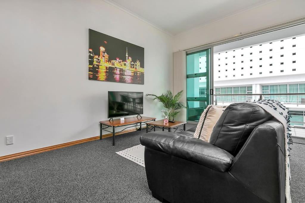 Spacious One Bedroom On Princes Wharf *