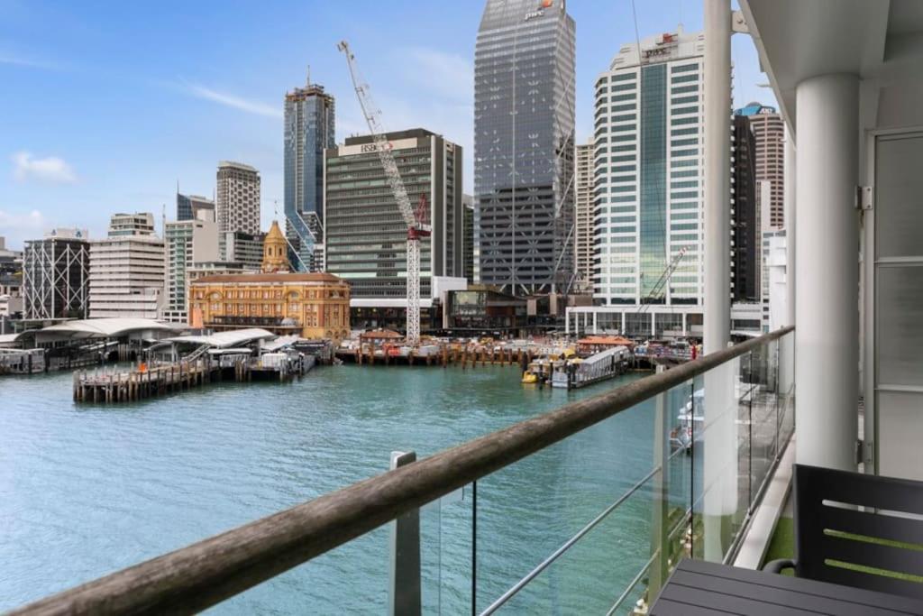 Apartment Newly Refurbished Waterfront Apartment! 3320 *