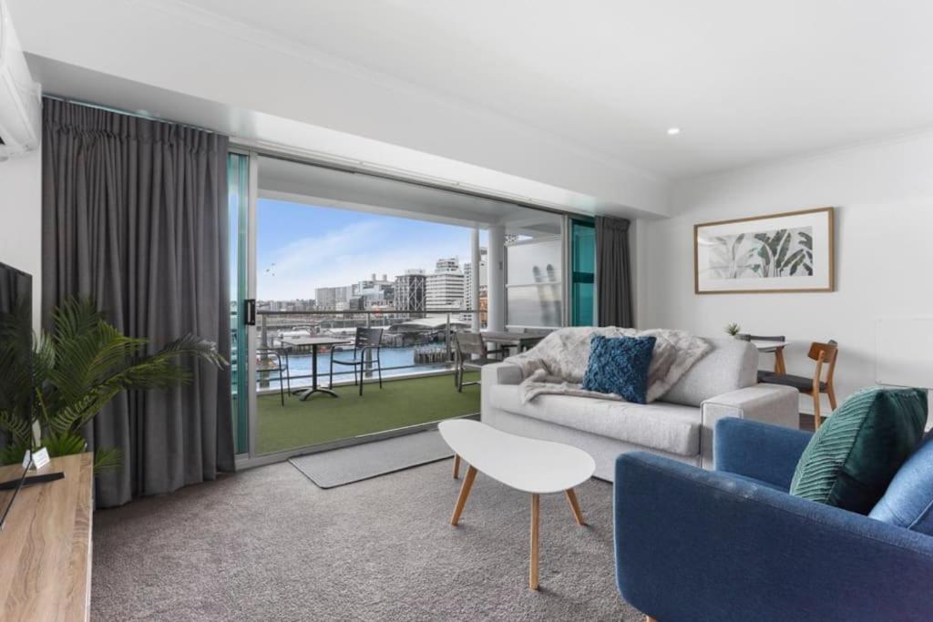 Newly Refurbished Waterfront Apartment! 3320 *